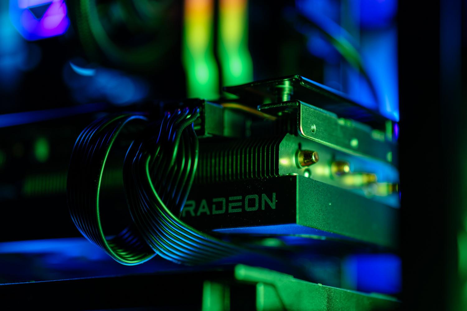 Tarjeta gráfica AMD Radeon para optimizar el rendimiento de Rivage en PC