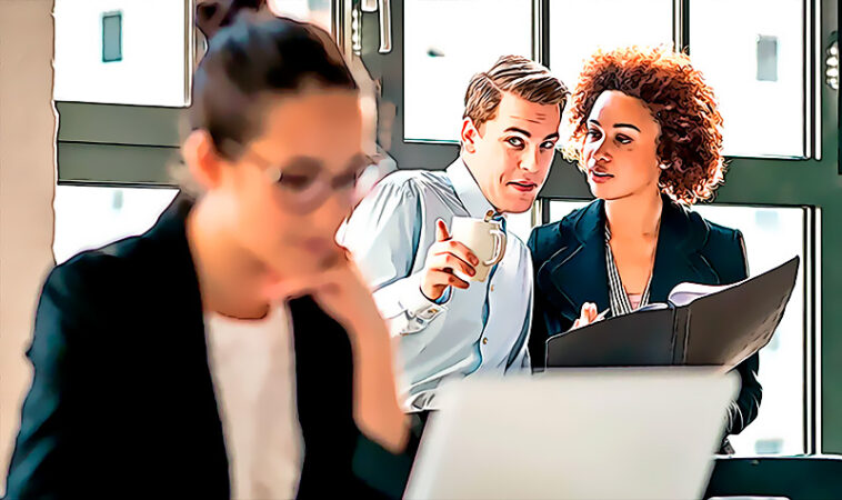 Bossware; la tecnología que permite a los jefes espiar a sus empleados ...
