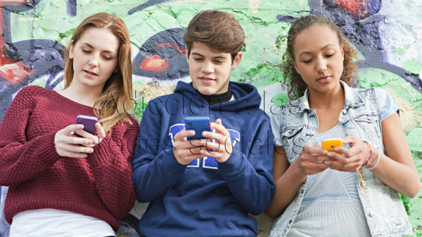 How and why can we become addicted to social networks and who are most vulnerable to this addiction?