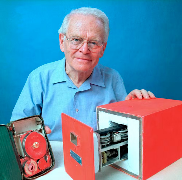 David Warren inventor de la caja negra de los aviones