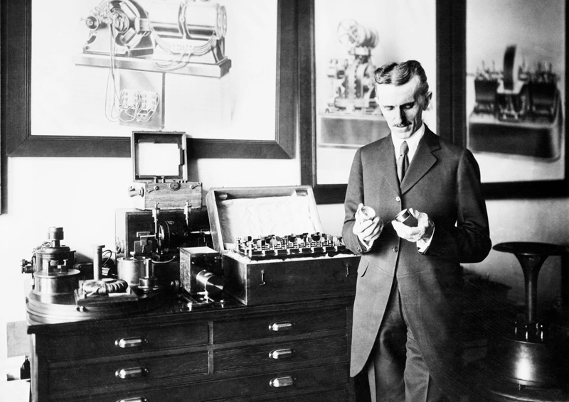 ¿Y que hay de Nikola Tesla? ¿Fue él quién inventó la radio?