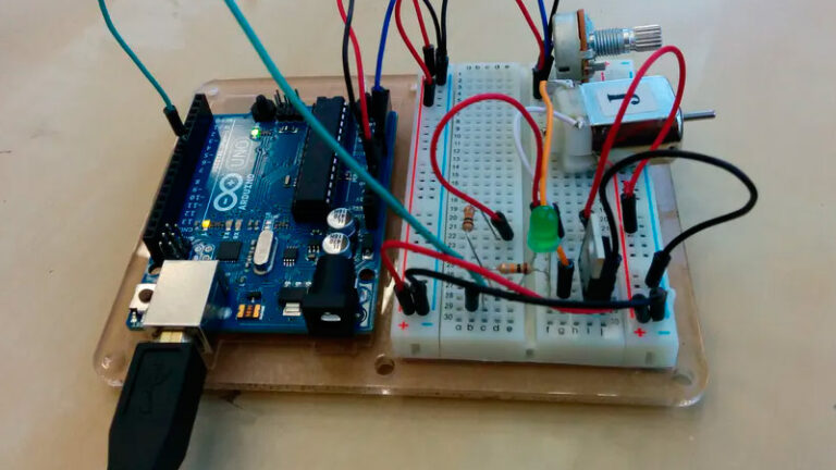 programar servo motor arduino