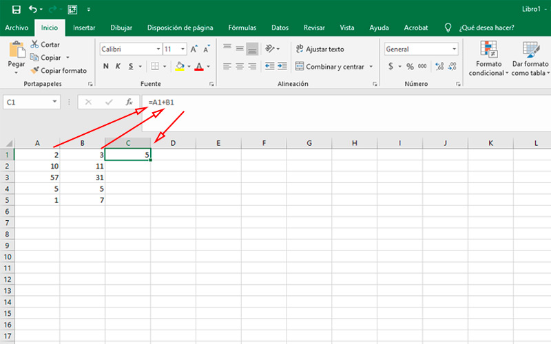 ¿Qué debo tener en consideración antes de copiar una función en otra celda en Excel?
