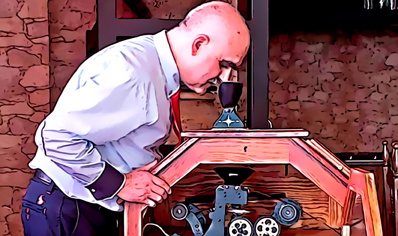 Se cumplen 125 anos desde que Tomas Edison invento el Kinescopio el primer visor de imagenes en movimiento de la historia
