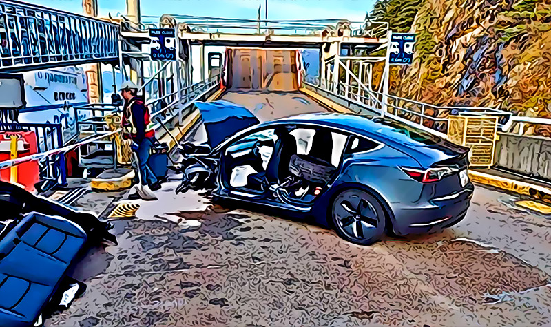Un Tesla se parte a la mitad al acelerar repentinamente en una rampa para ferris