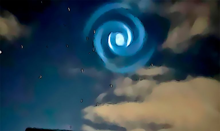 Un extrano espiral sobre el cielo de Hawai deja a todos desconcertados; no era un ovni era SpaceX!