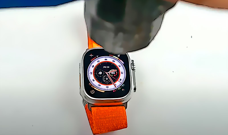 Youtuber destroza a martillazos un Apple Watch Ultra